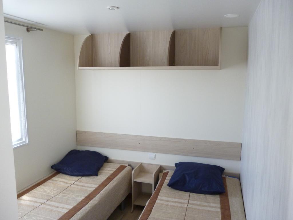 Auberge Des Etangs Roussent Szoba fotó