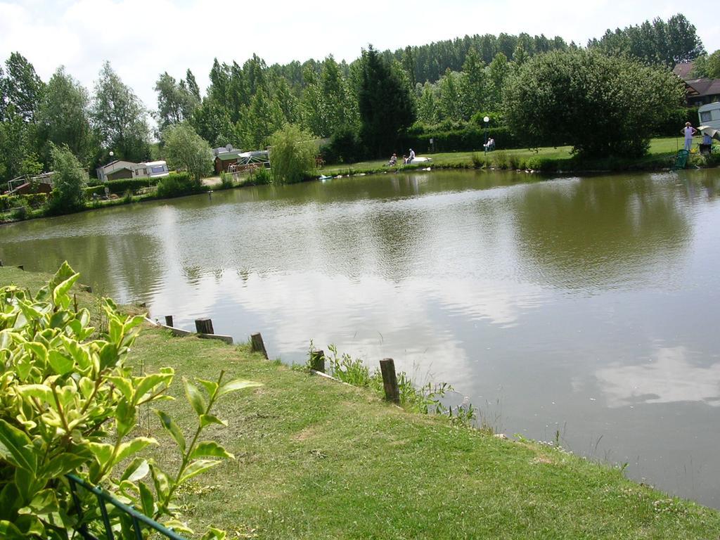Auberge Des Etangs Roussent Kültér fotó